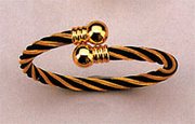 Magnetic Bracelet, Black/Gold Twist
